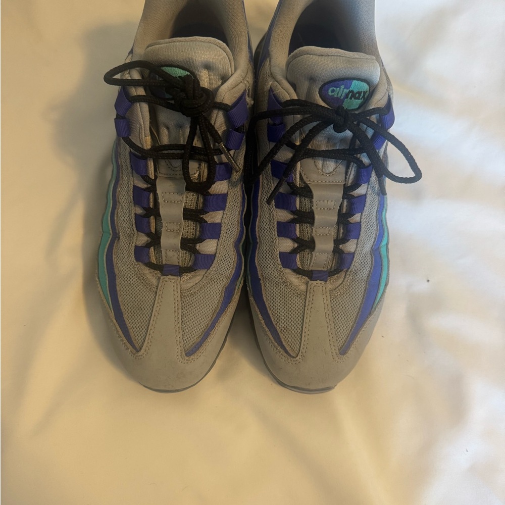 Nike Air Max 95
Wolf Grey Grape